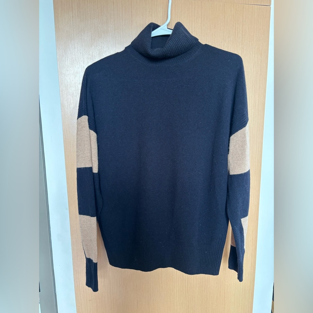 Reiss Navy and Beige Turtleneck Sweater - XS